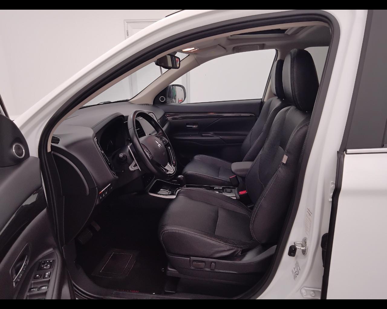 MITSUBISHI Outlander III 2016 - Outlander 2.2 Instyle Plus Sda Diam.Pac