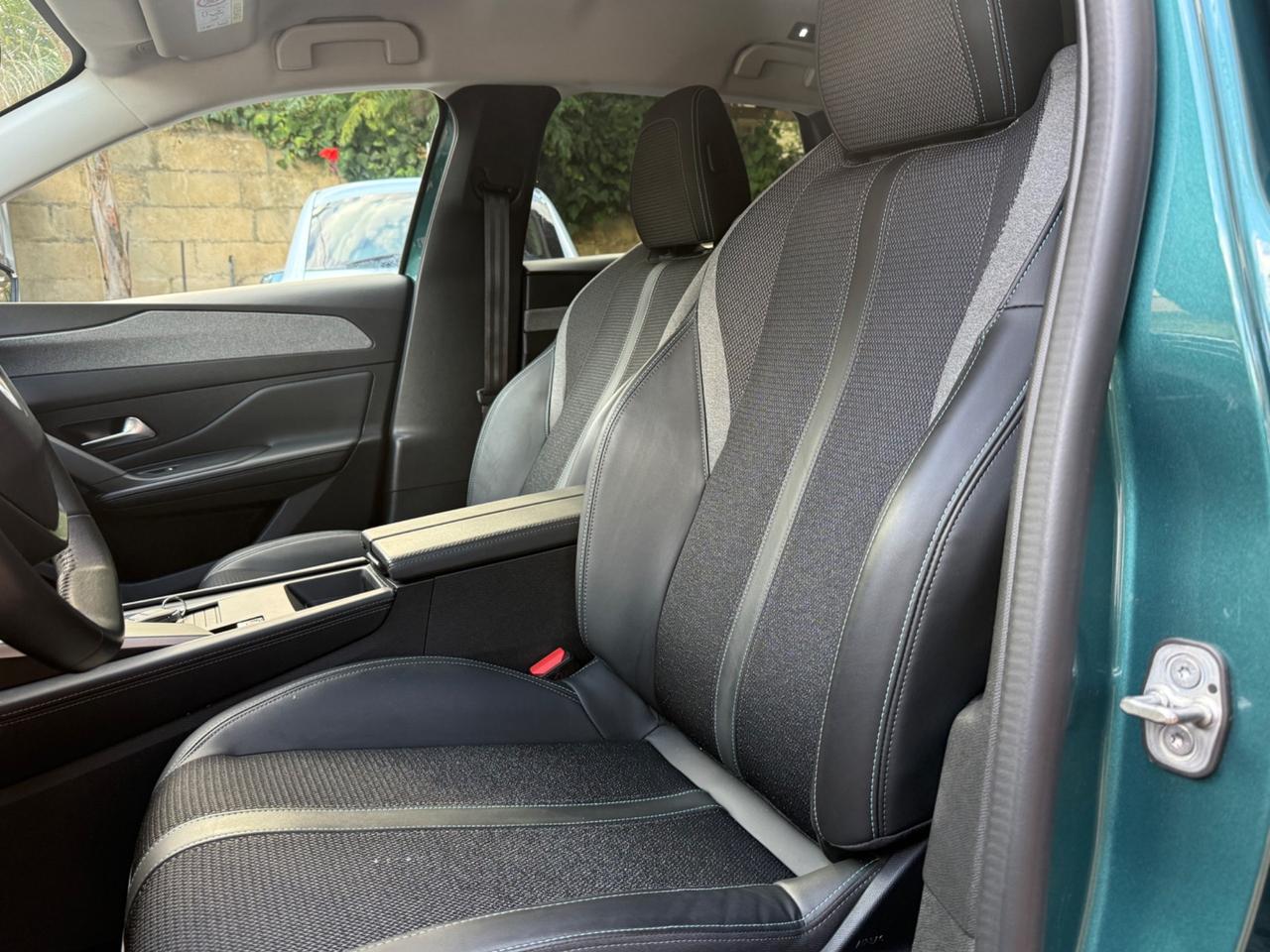 Peugeot 308 BlueHDi 130 S&S EAT8 SW Allure