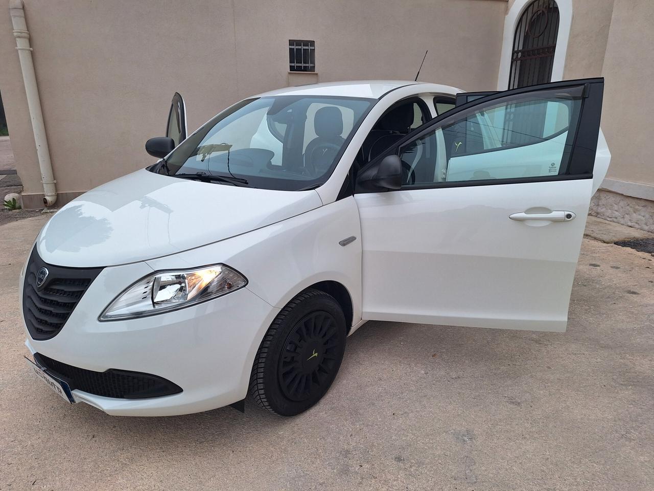 Lancia Ypsilon 1.2 5 porte Elefantino"PERFETTA"
