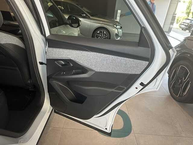 Peugeot e-3008 motore elettrico (73kWh) 210 CV Allure