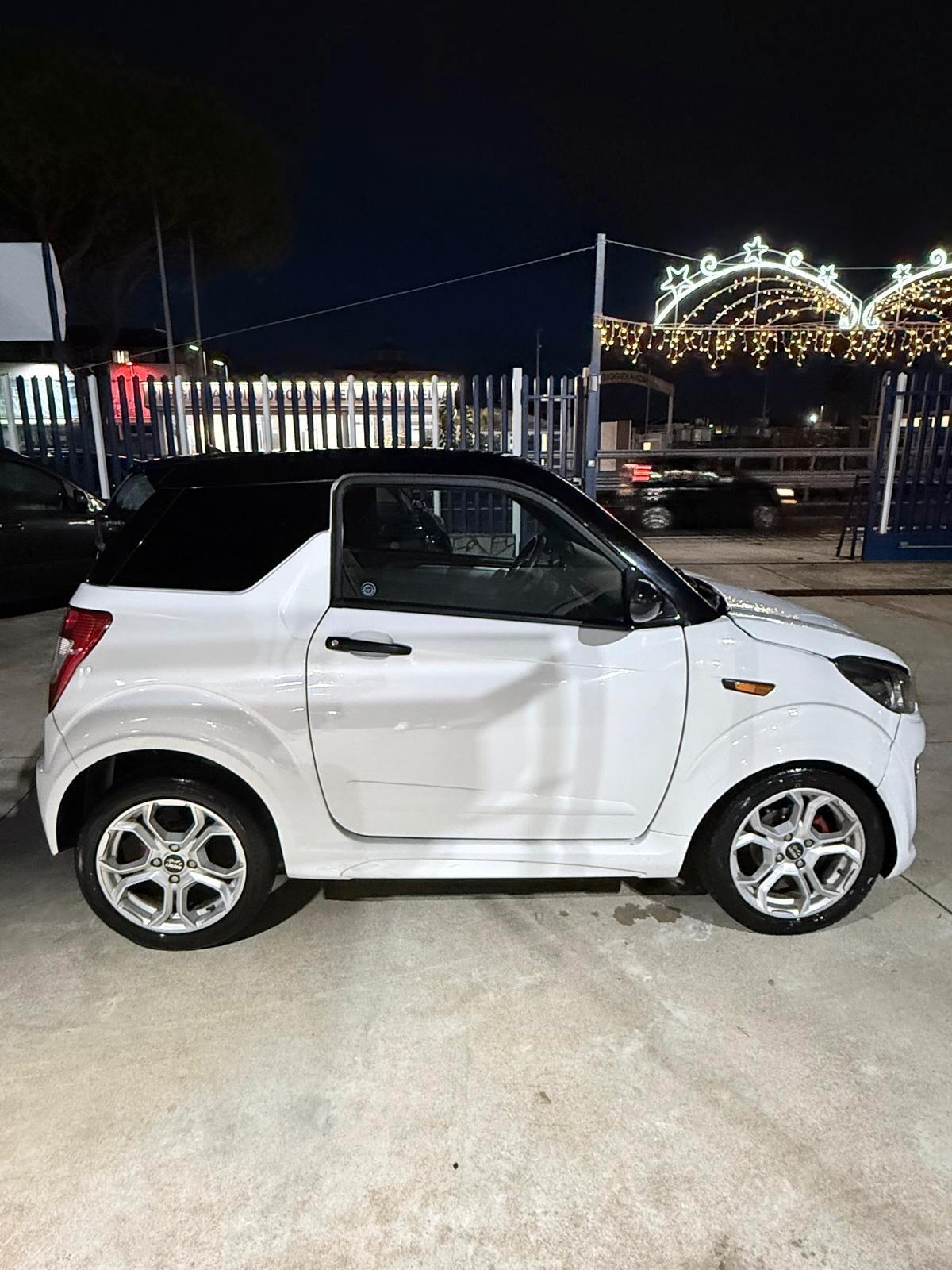 Ligier JS JS50 Progress Young B&W