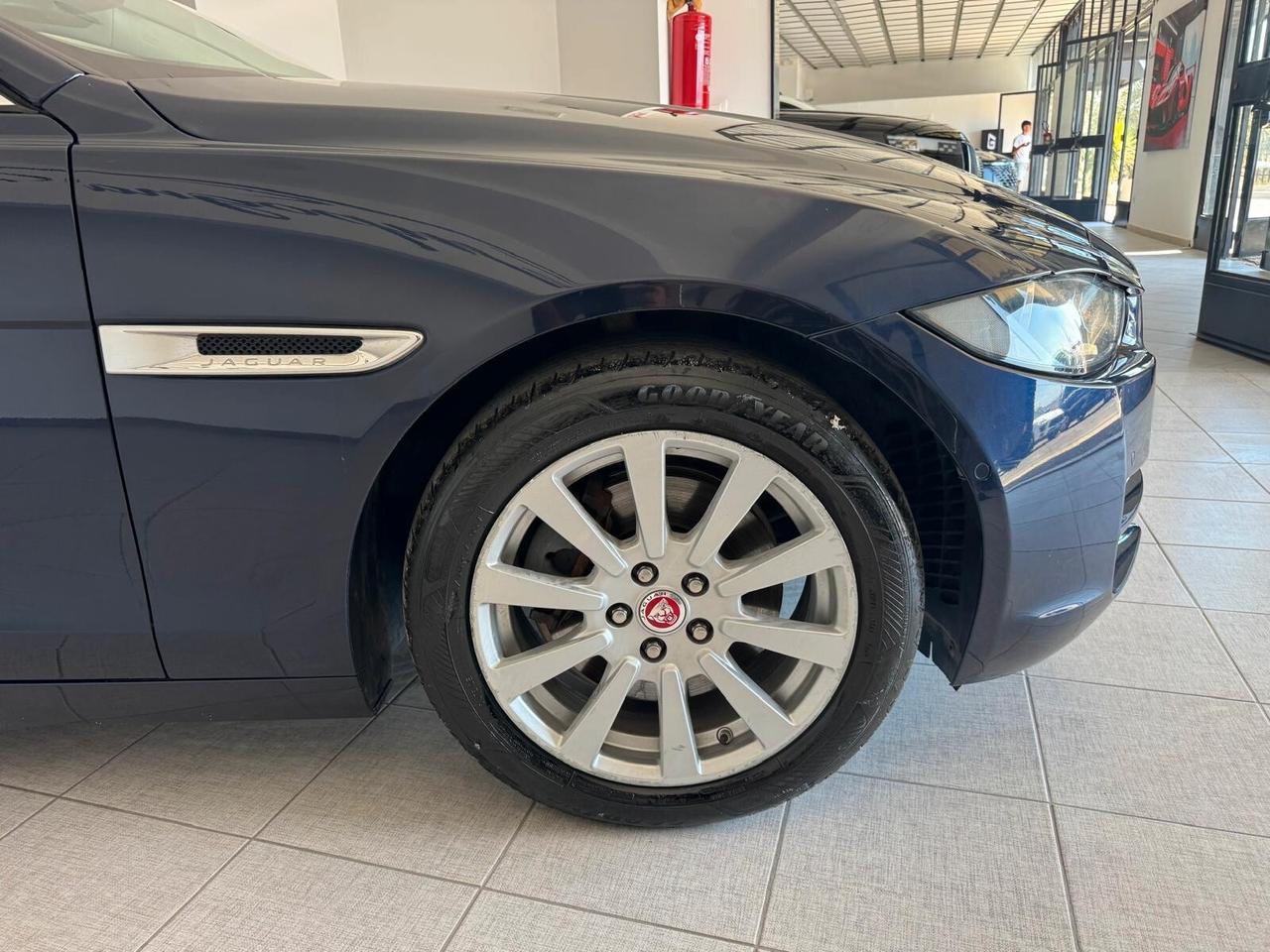 Jaguar XE 2.0 D 180 CV automatica