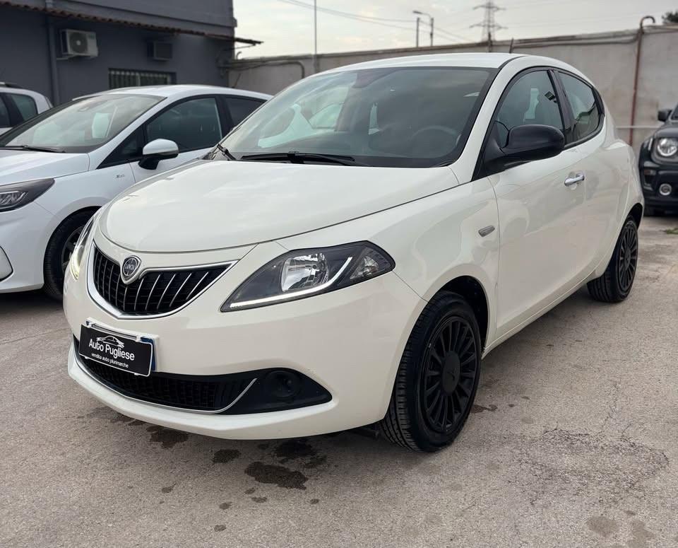 Lancia Ypsilon 1.0 FireFly 5 porte S&S Hybrid Silver