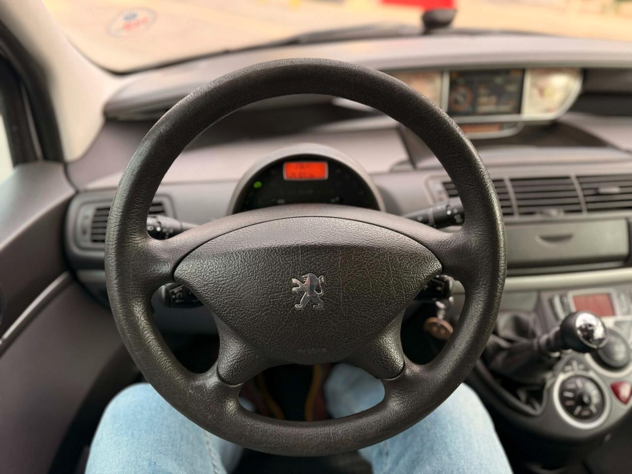 Peugeot 807 2.0 HDi FAP SV 7 POSTI