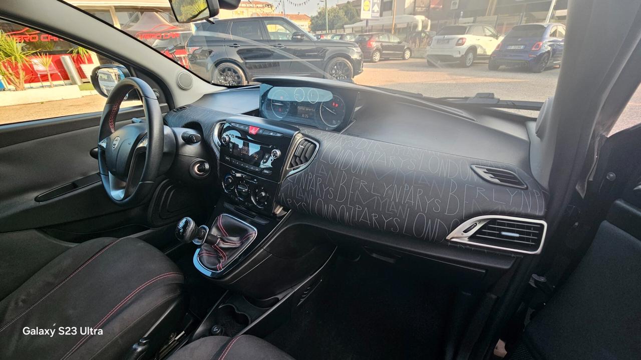 Lancia Ypsilon 1.2 69 CV 5 porte S&S S Momodesign