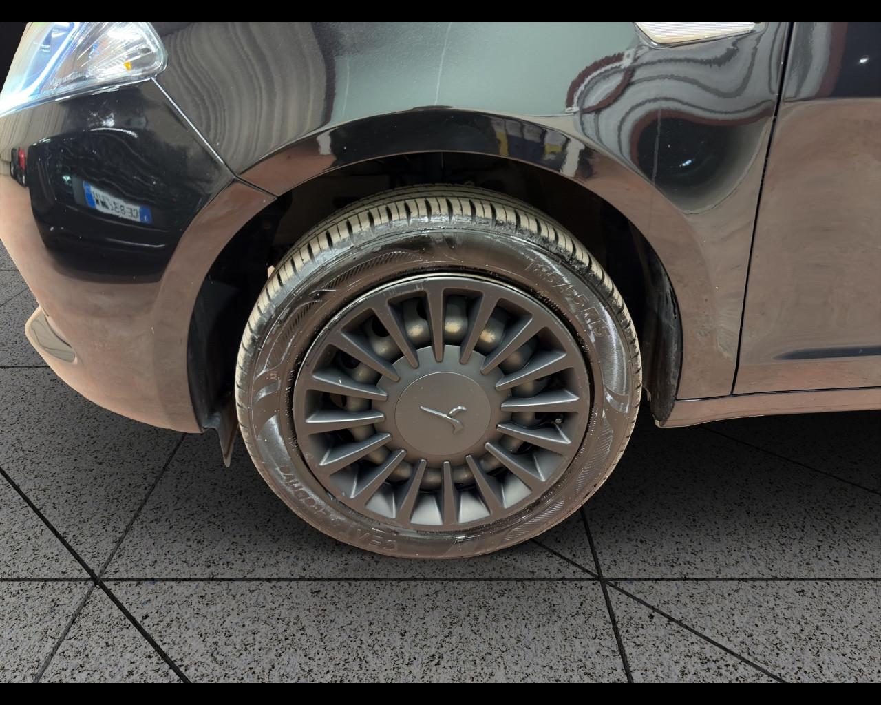 LANCIA Ypsilon 1.0 FireFly 5 porte S&S Hybrid Silver