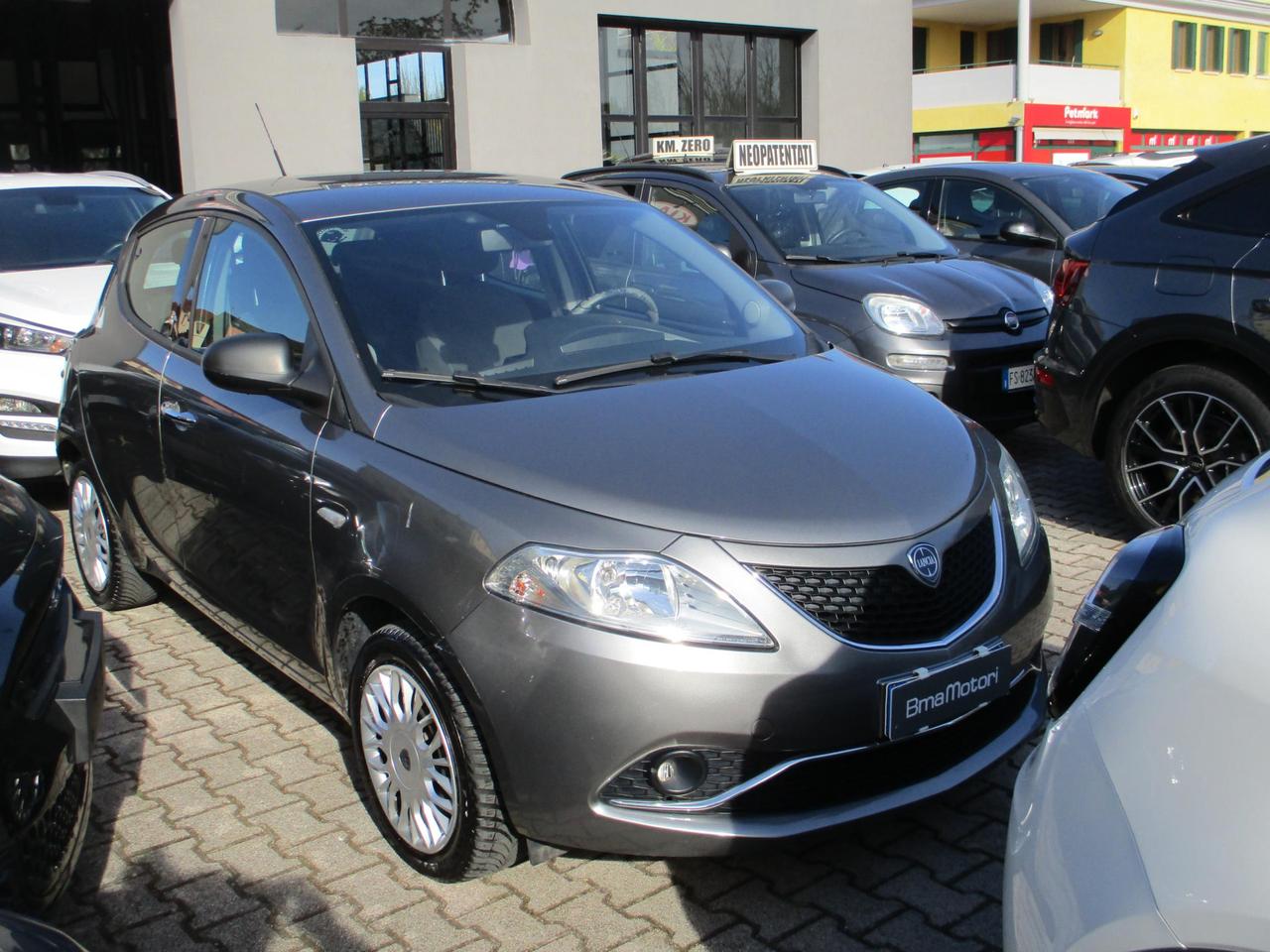 Lancia Ypsilon 5 Porte Ypsilon 1.2 Gold 69cv my16 OK NEOPAT./Bluetooth
