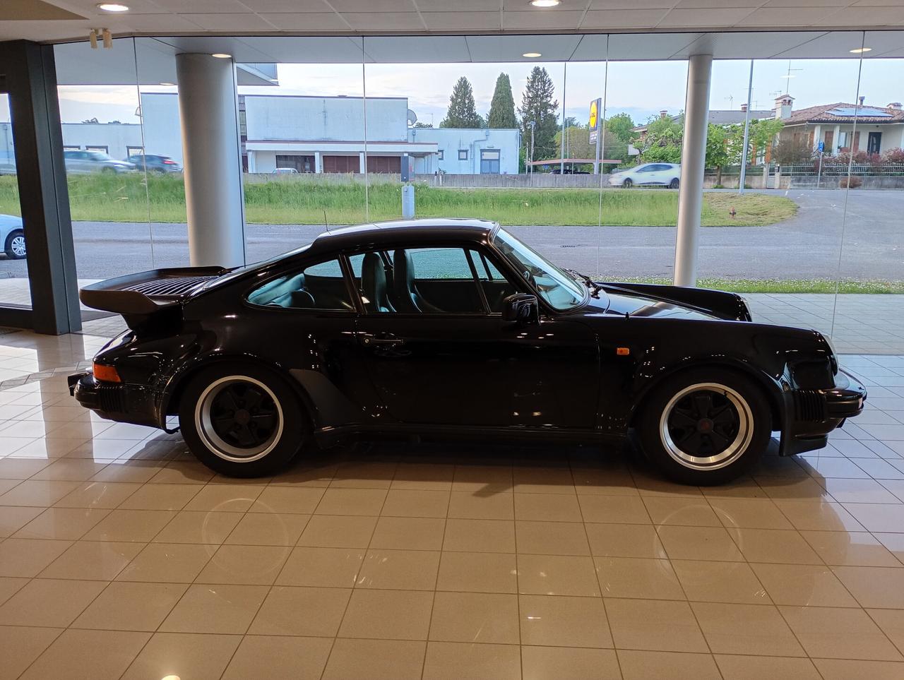 Porsche 911 930 3.3 TURBO