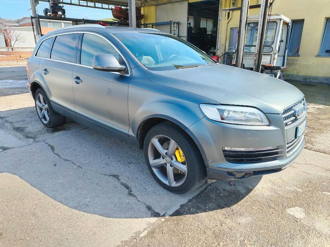 Audi Q7 3.0 V6 tdi quattro tiptronic