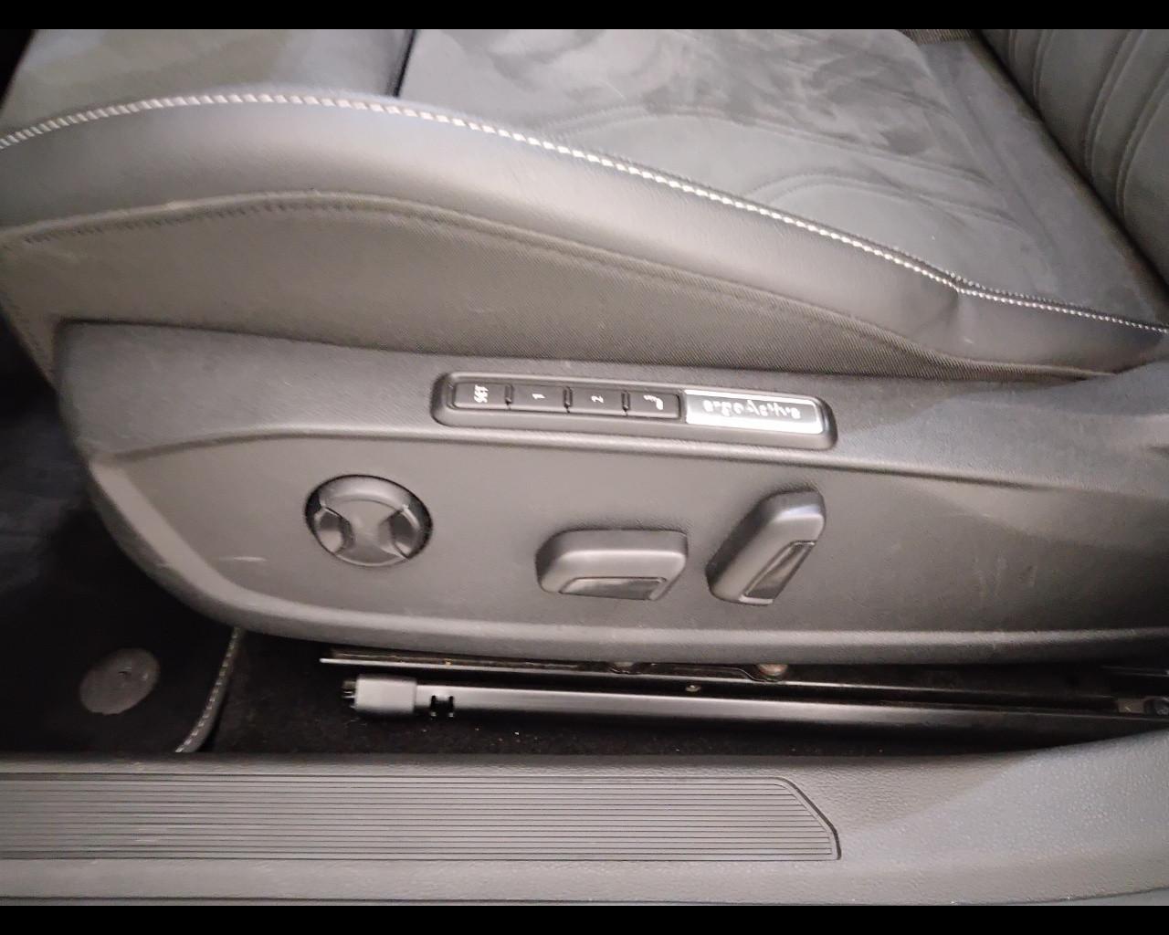 VOLKSWAGEN Golf VIII 2024 - Golf 2.0 tdi Style 150cv dsg