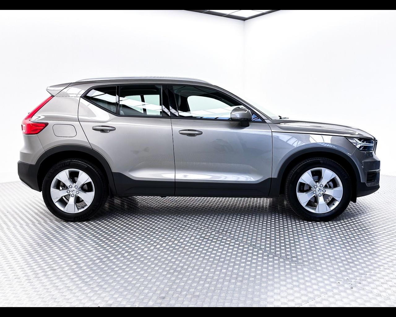 VOLVO XC40 T3 Momentum