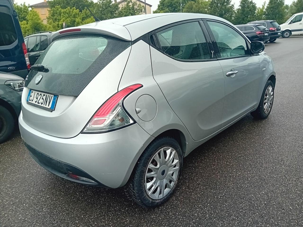 Lancia Ypsilon 1.2 8v Silver INCIDENTATA