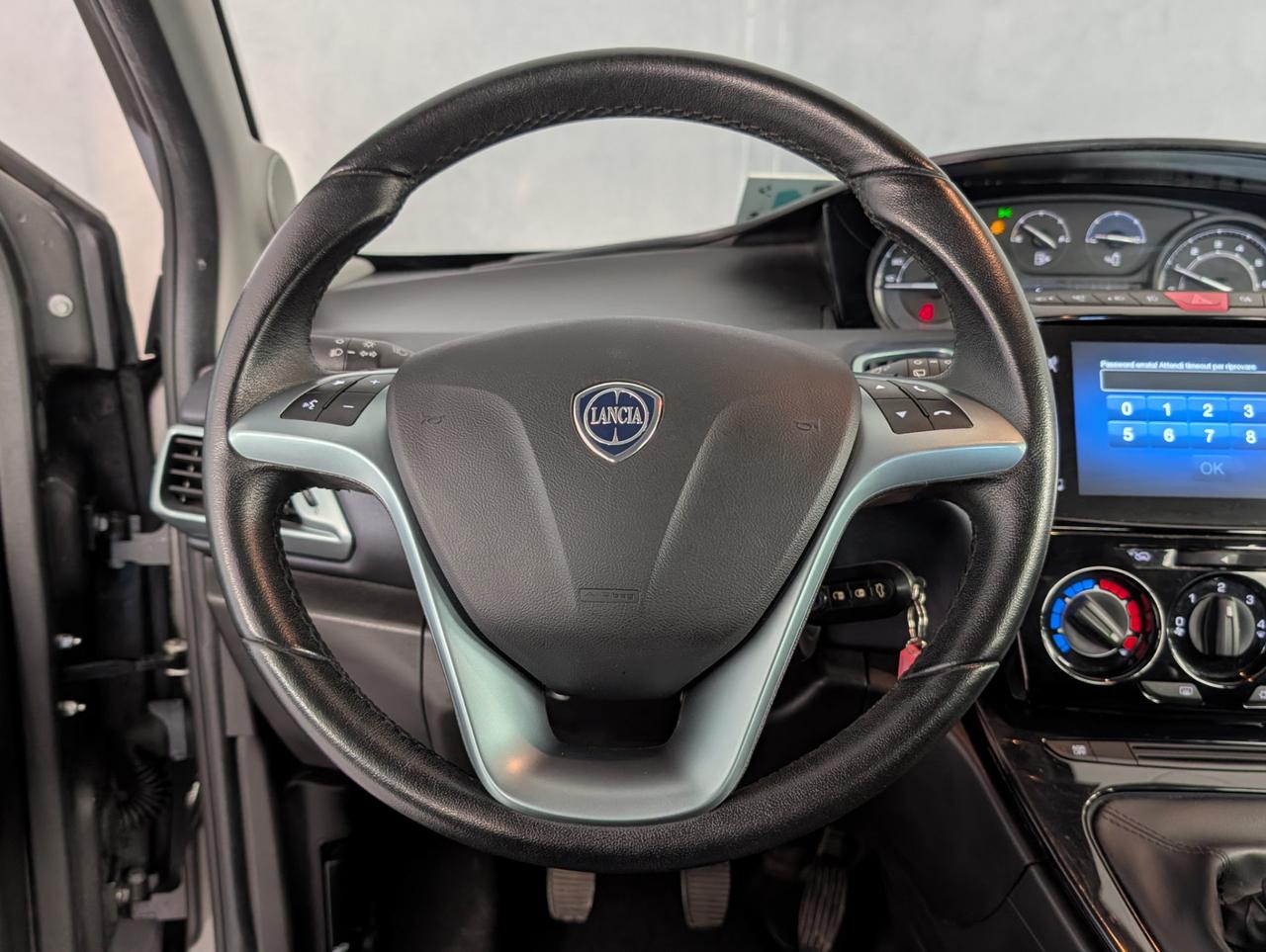 Lancia Ypsilon 1.0 Hybrid 70cv Gold