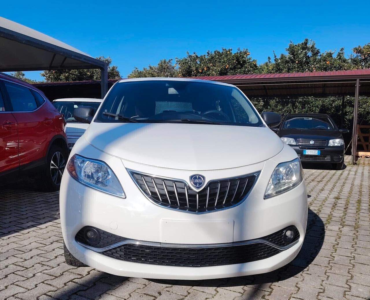 Lancia Ypsilon 1.0 FireFly 5 porte S&S Hybrid Ecochic Silver