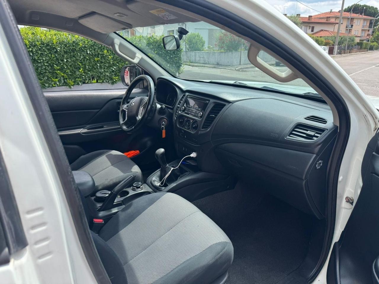 Mitsubishi L200 2.3 D Club Cab 4x4 Easy Select Invite Connect