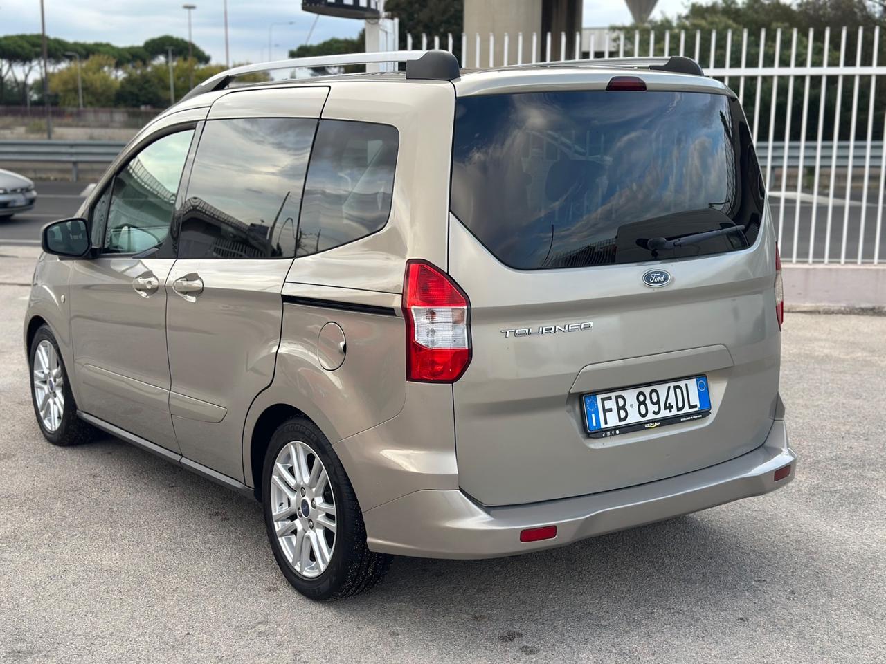Ford Tourneo Courier 2015 1.6 TDCI 95 CV Titanium XFETTA