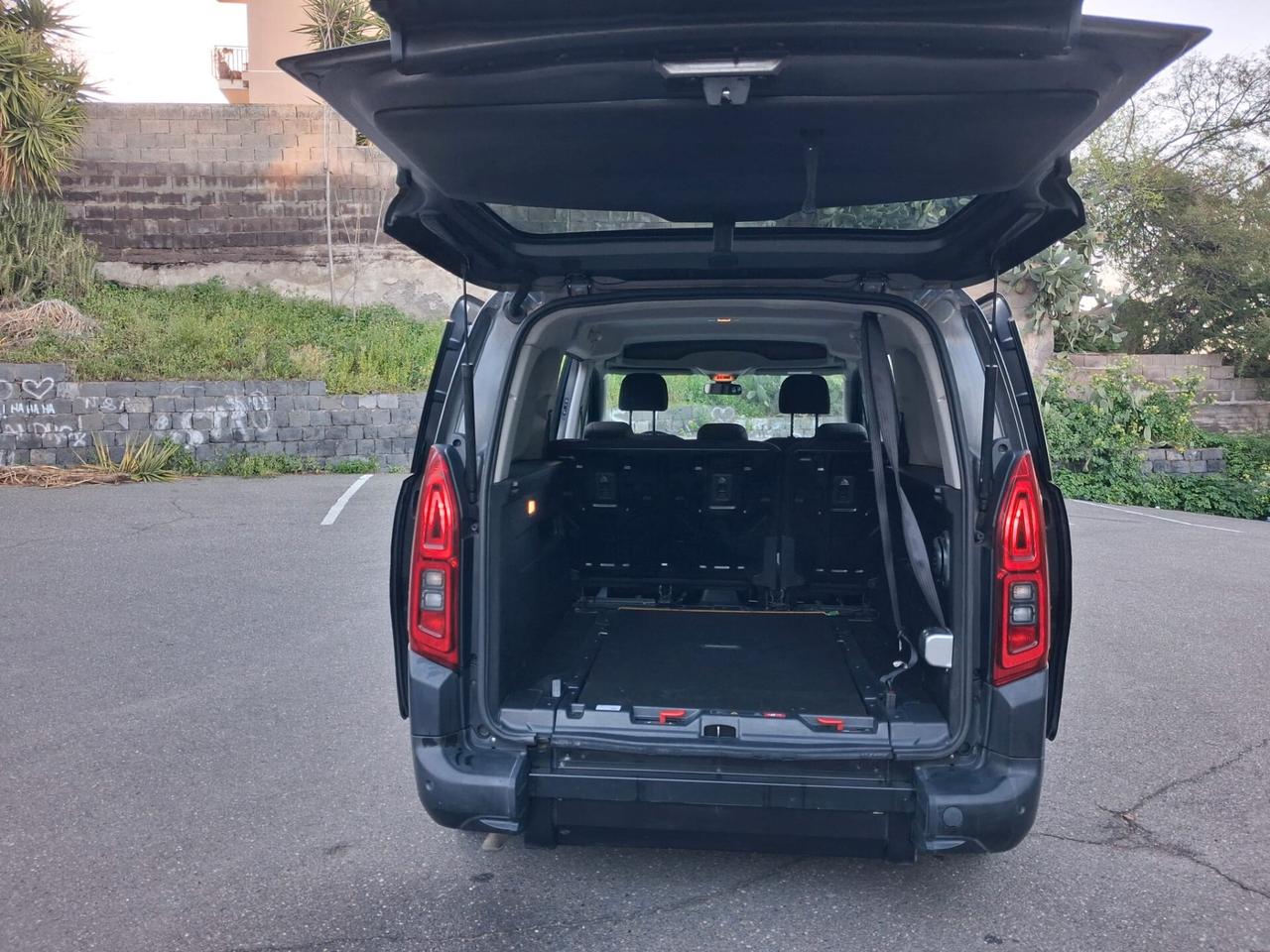 Citroen Berlingo Pianale ribassato con rampa disabili in carrozzina