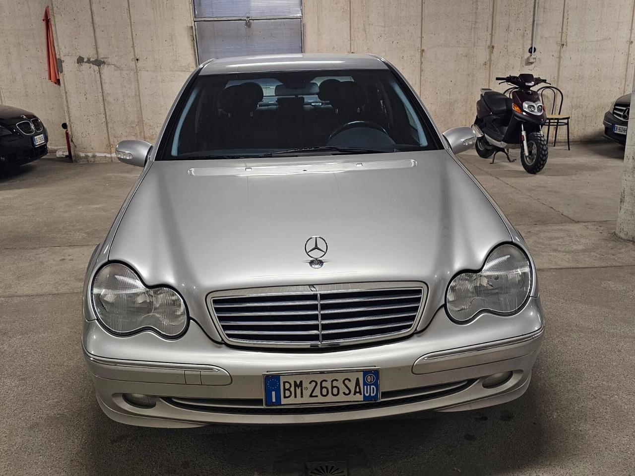 Mercedes-benz C 200 benzina