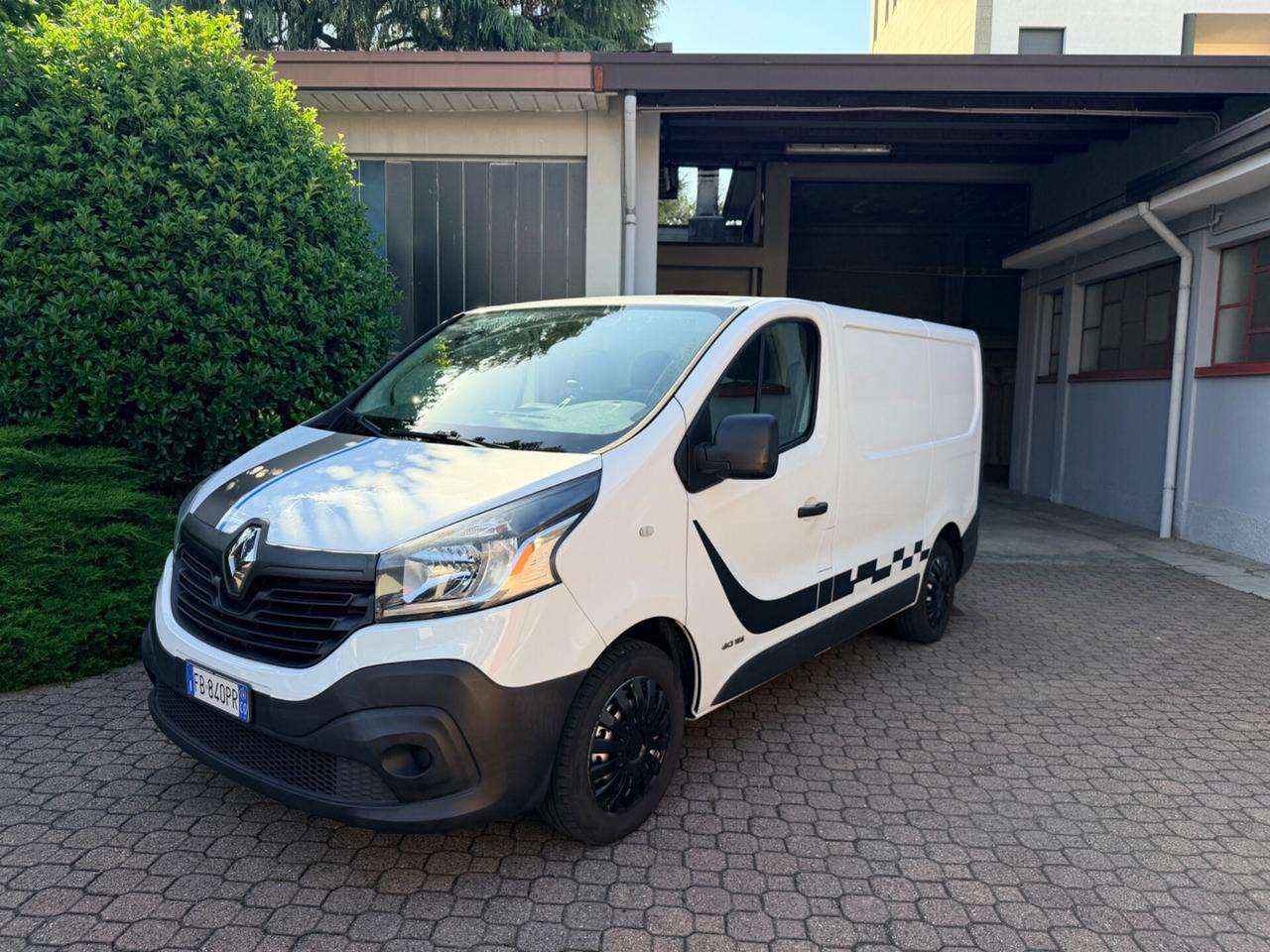 FURGONE RENAULT TRAFIC
