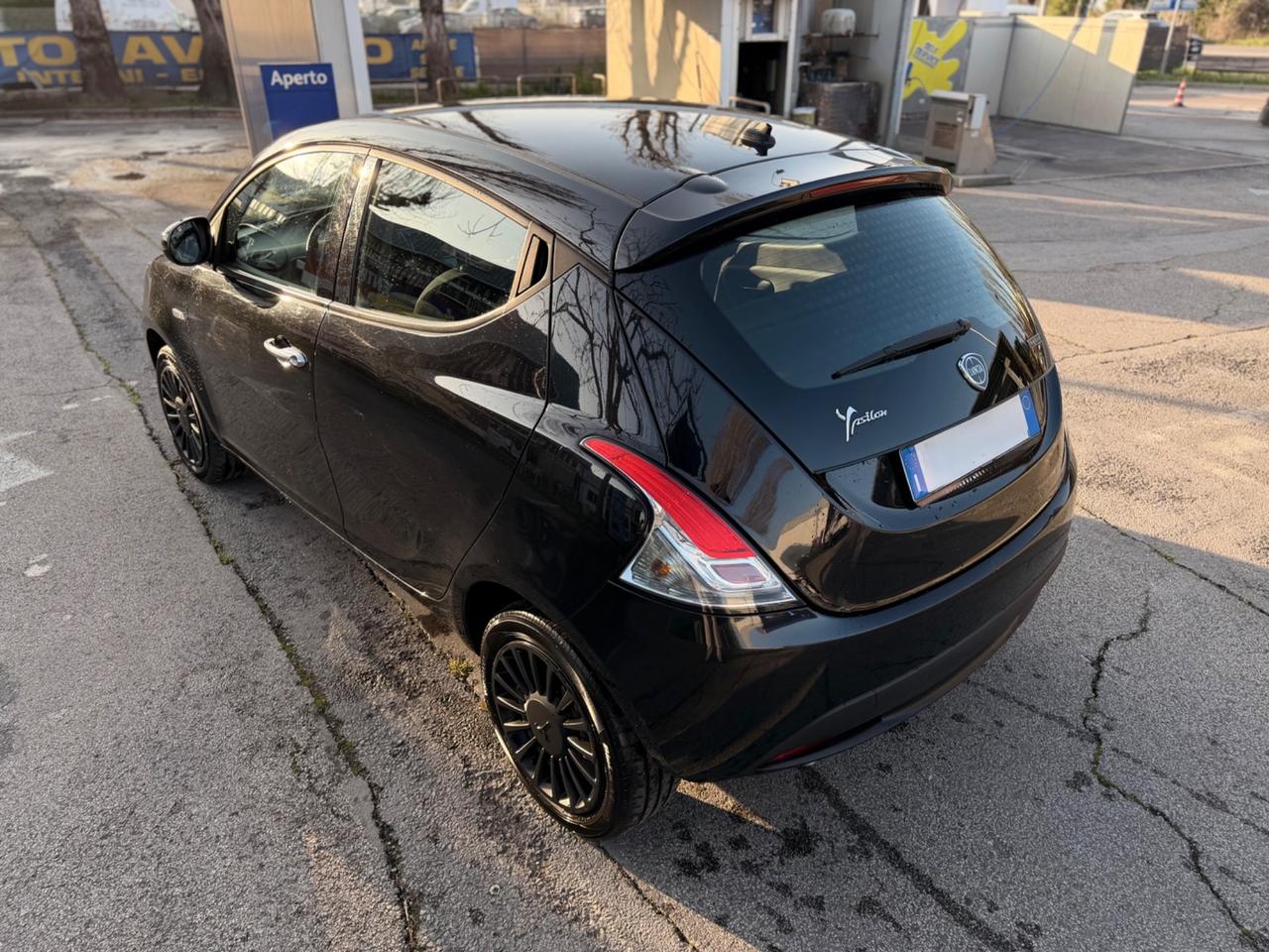Lancia Ypsilon 1.0 FireFly 5 porte S&S Hybrid Alberta Ferretti