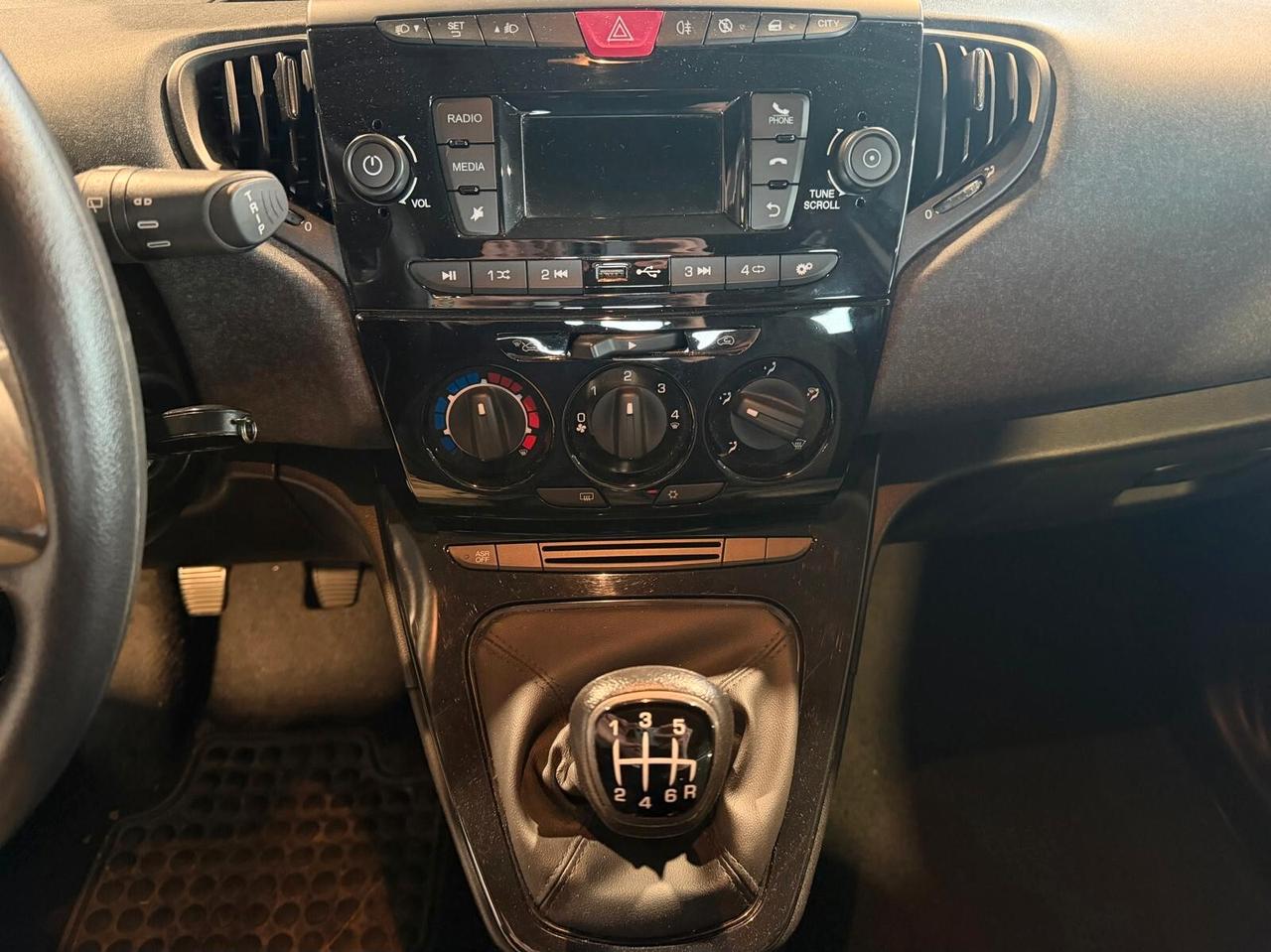 Lancia Ypsilon 1.0 FireFly 5 porte S&S Hybrid Silver Plus