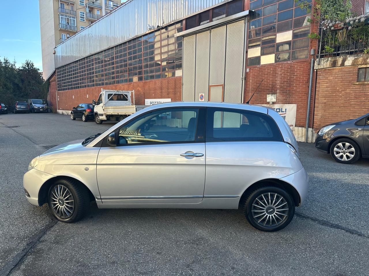Lancia Ypsilon 1.2 69 CV pochi km clima
