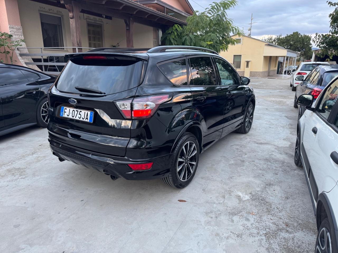 Ford Kuga 1.5 TDCI 120 CV S&S 2WD ST-Line