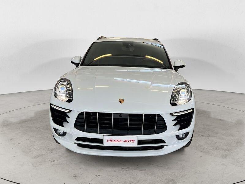 Porsche Macan -