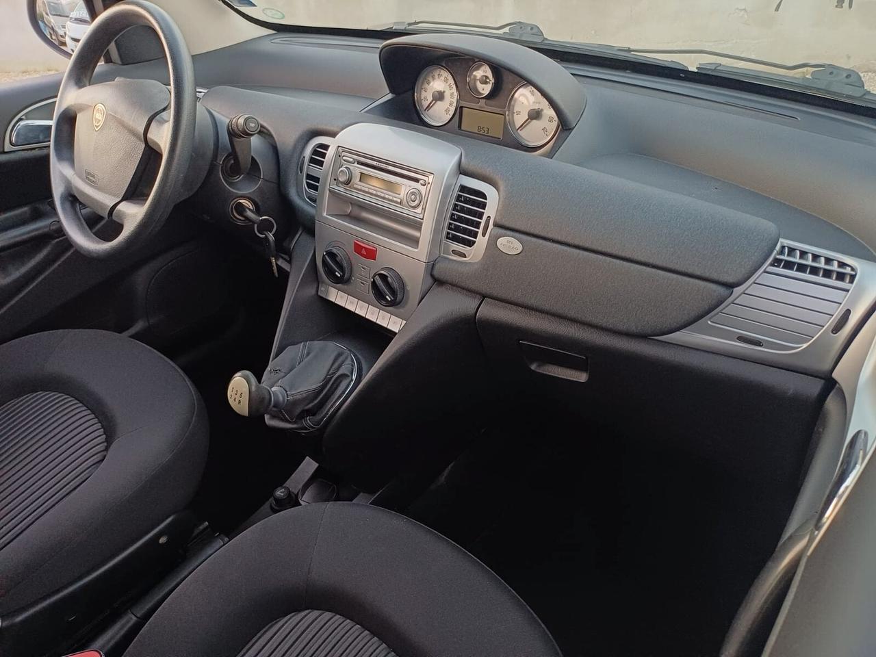 Lancia Ypsilon 1.2 benzina UNICA - 2011