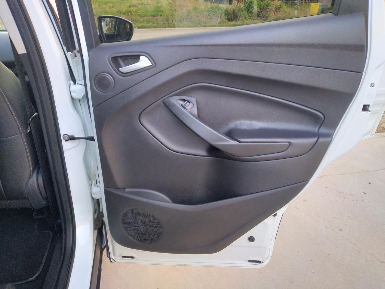 Ford Kuga 2.0 TDCI 140 CV 2WD Titanium