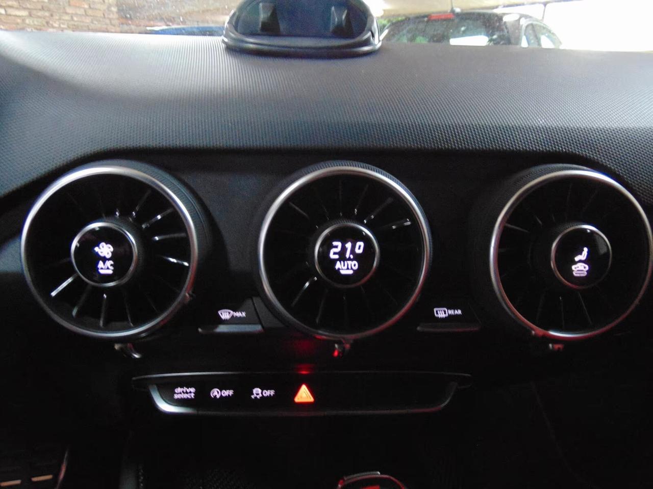 Audi TTS Coupé TFSI quattro S tronic sport attitude