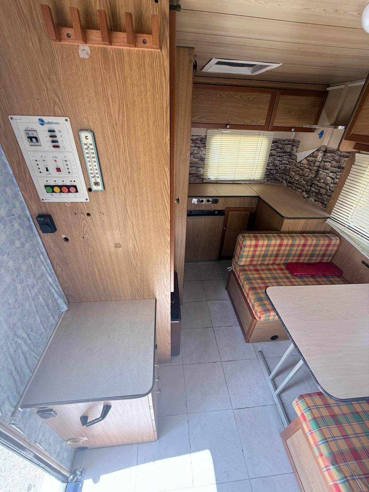 Ford Transit 150 2.5 TD