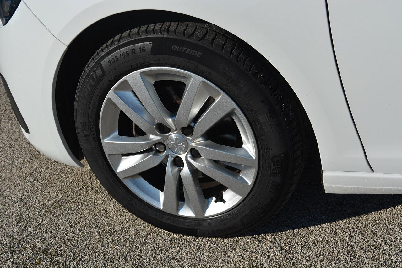 Peugeot 308 BlueHDi 130 S&S SW Active telecamera