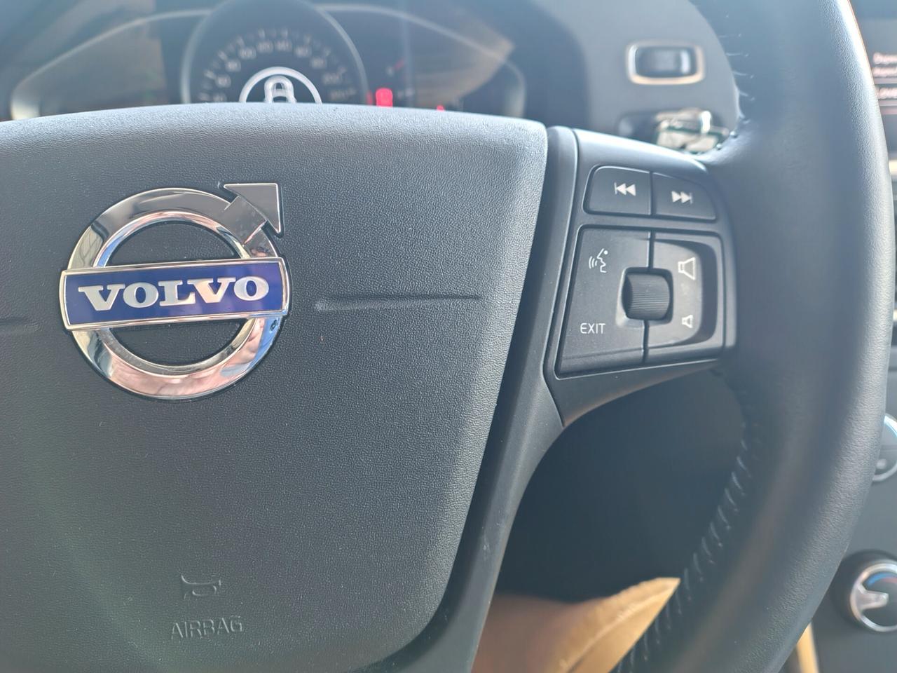 Volvo V60 D2 R-design