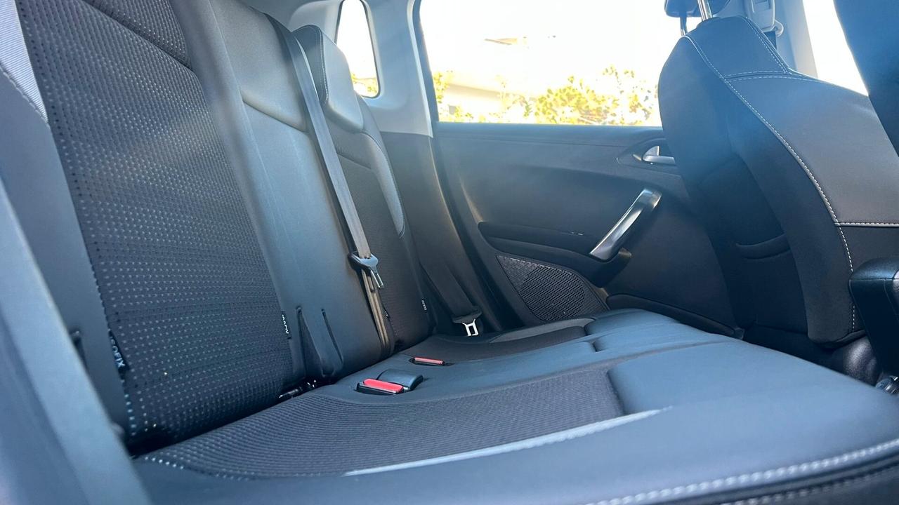 Peugeot 2008 BlueHDi 100 Allure Navi+Retrocamera