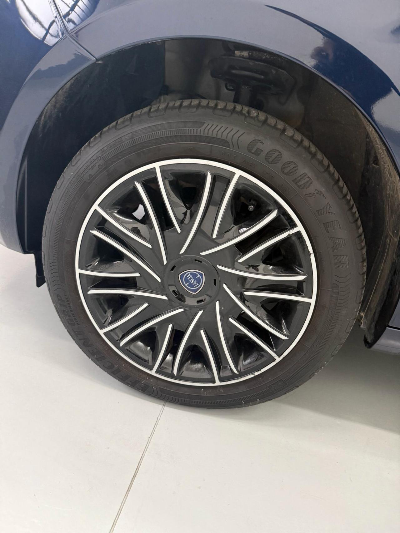 Lancia Ypsilon 1.0 FireFly 5 porte S&S Hybrid Ecochic Gold
