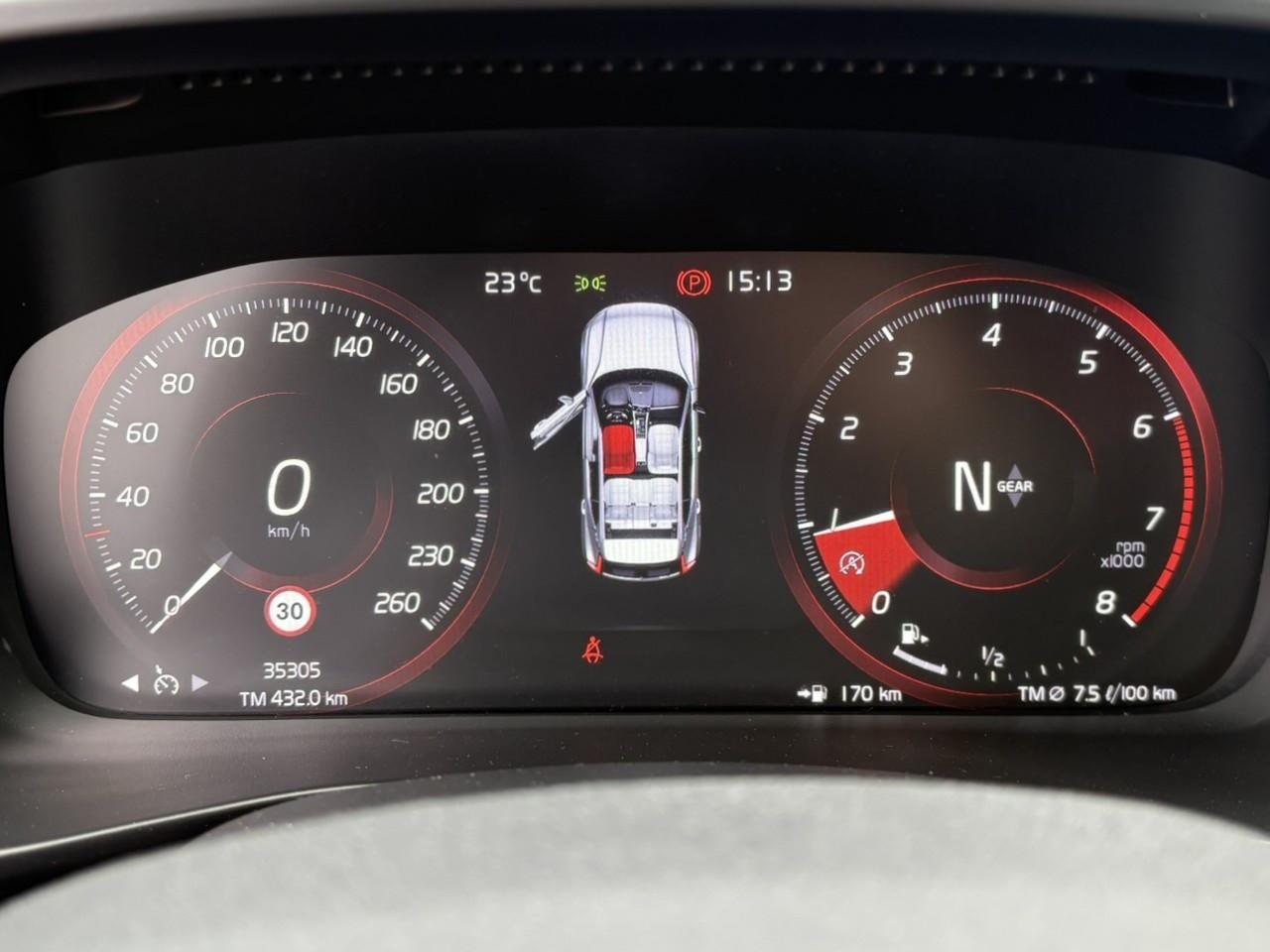 VOLVO XC40 (2017-->) - XC40 T2 Momentum Core