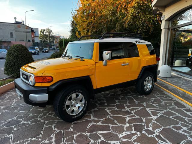 TOYOTA Land Cruiser FJ