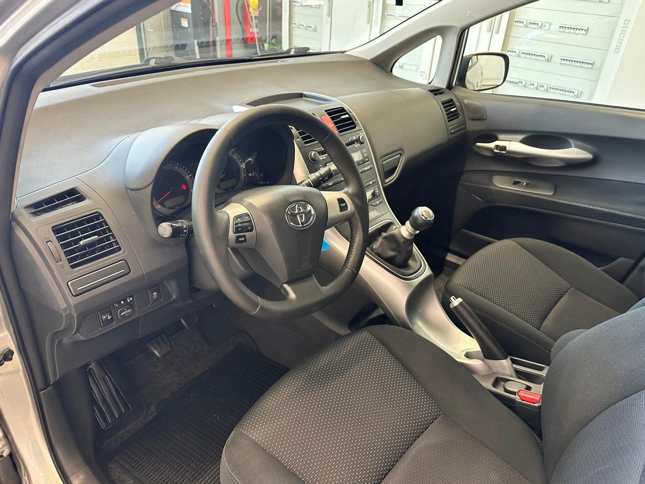 Toyota Auris 5p 1.4d Active c/CL