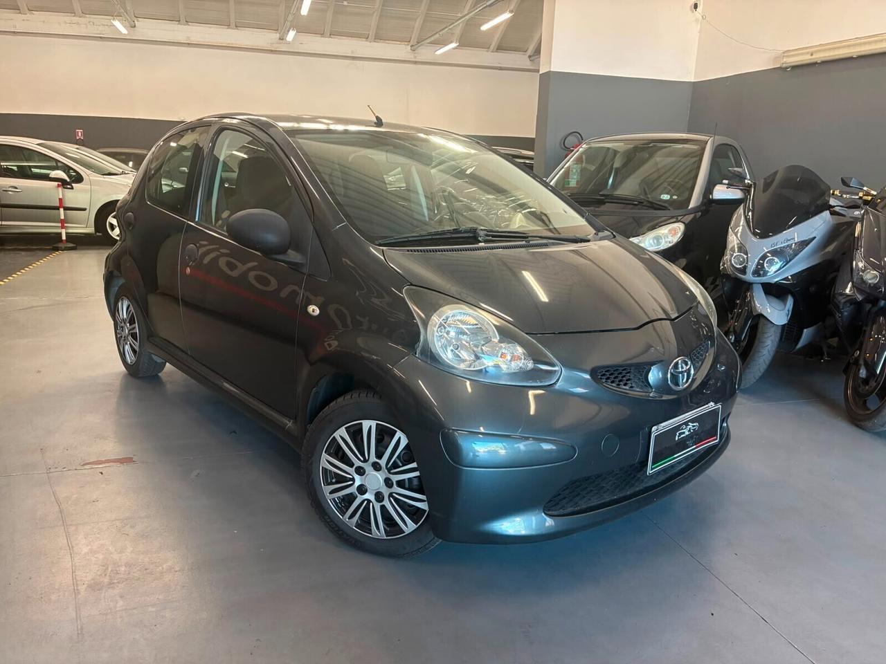 Toyota Aygo 1.0 12V VVT-i 5 porte Sol