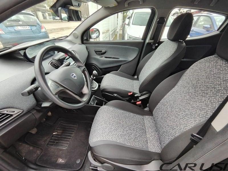 Lancia Ypsilon 1.0 FireFly 5 porte S&S Hybrid Silver