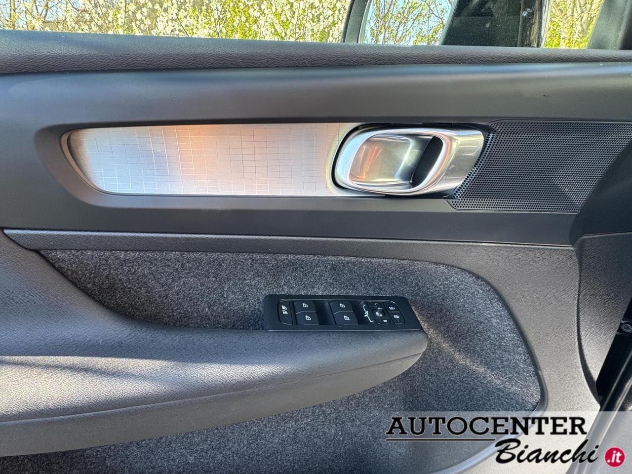 Volvo XC40 2.0 b4 awd Momentum