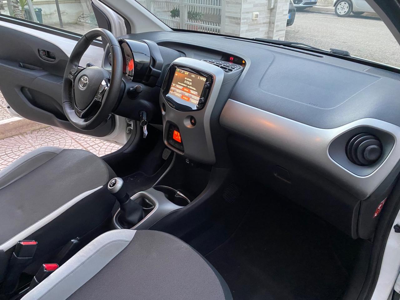 Toyota Aygo 1.0 VVT-i 69 CV 5 porte x-clusiv