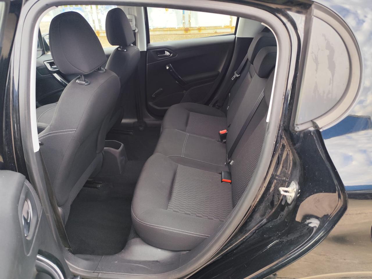Peugeot 208 PureTech 82 5 porte Allure