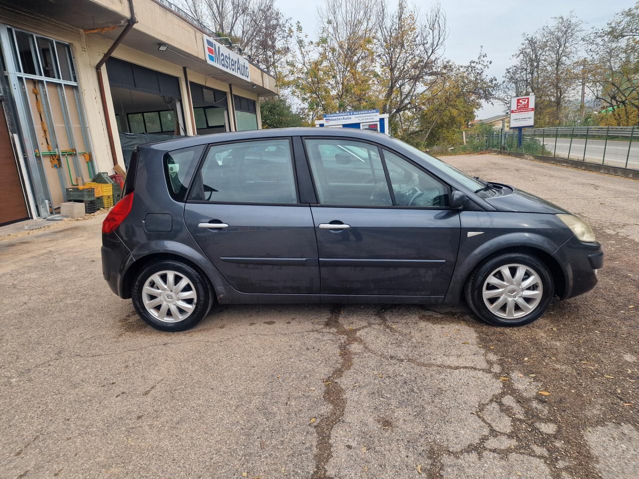 Renault Scenic Grand Scénic 1.9 dCi/130CV PlayStation Portable