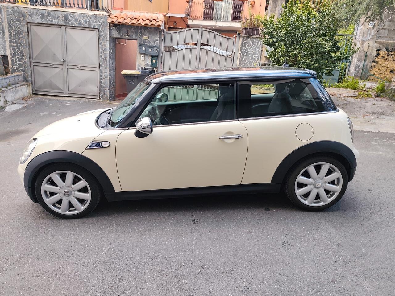 Mini 1.6 16V Cooper D 2010 Leggi