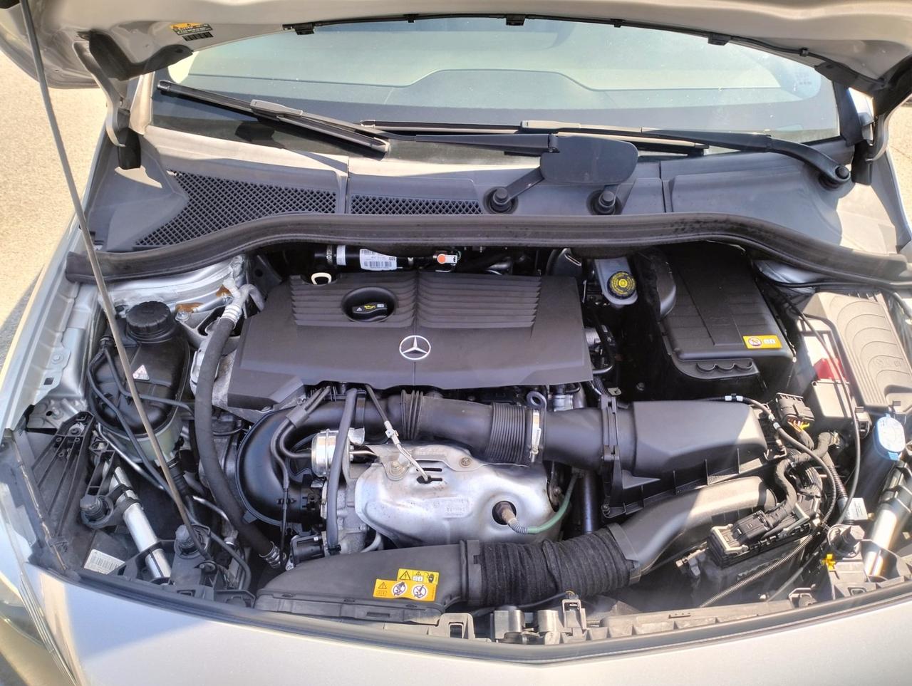 Mercedes-benz B 180 Benz Premium