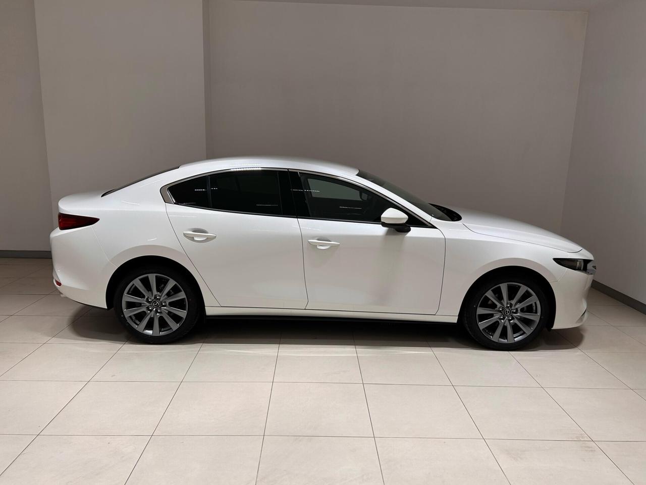 Mazda 3 2.5L eSkyactiv-G M-Hybrid 4p. Sedan Centre Line *RATE DA 299€*