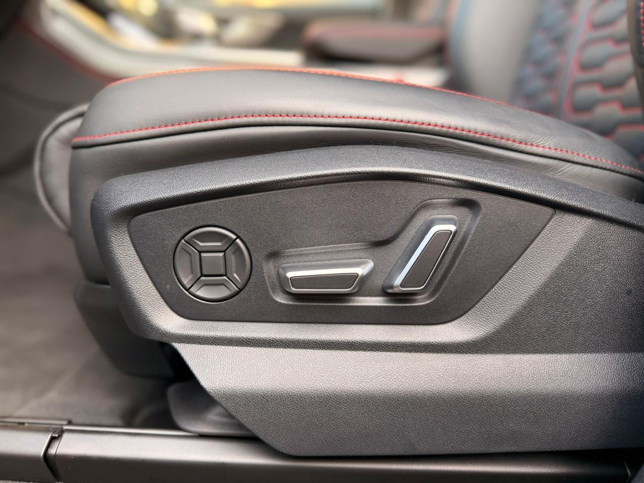 Audi Q8 RS TFSI V8 quattro tiptronic