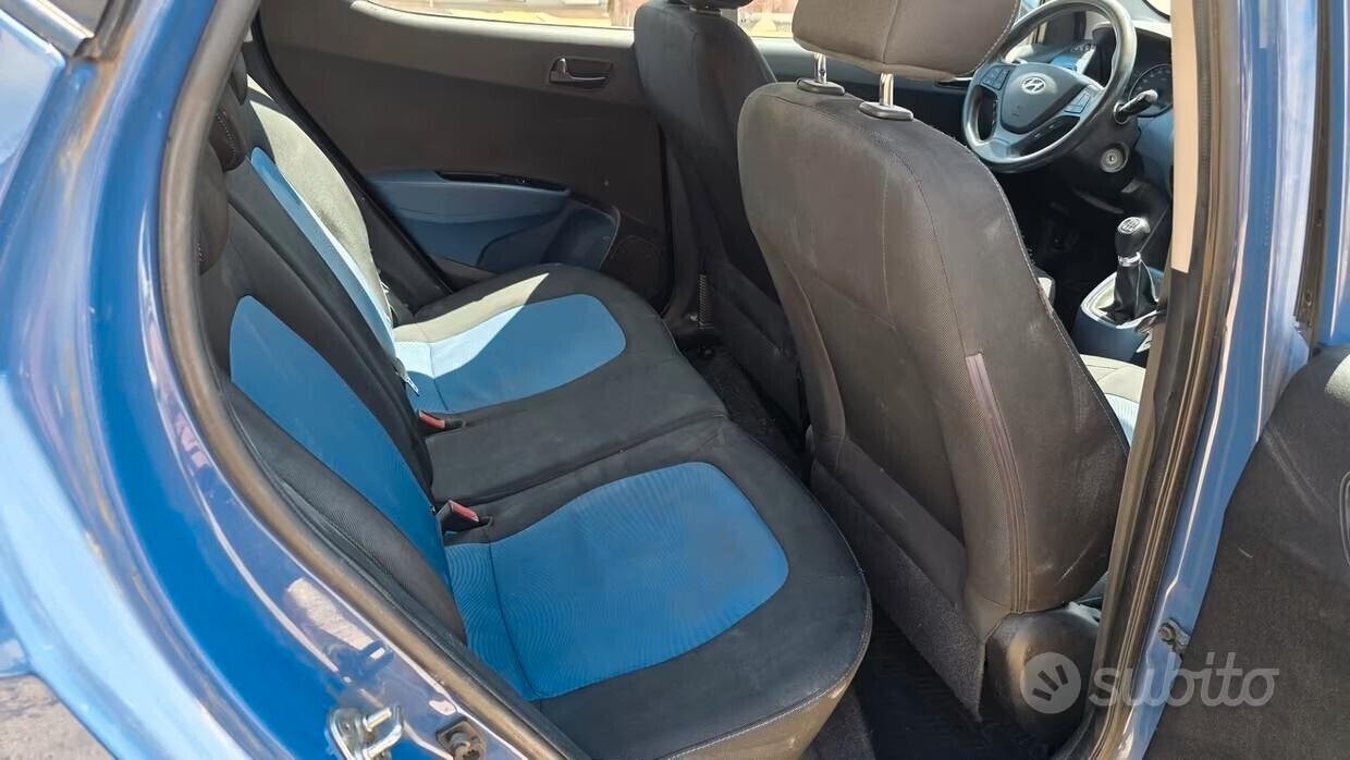 Hyundai i10 1.0 basis ( SOLO X COMMERCIANTI )